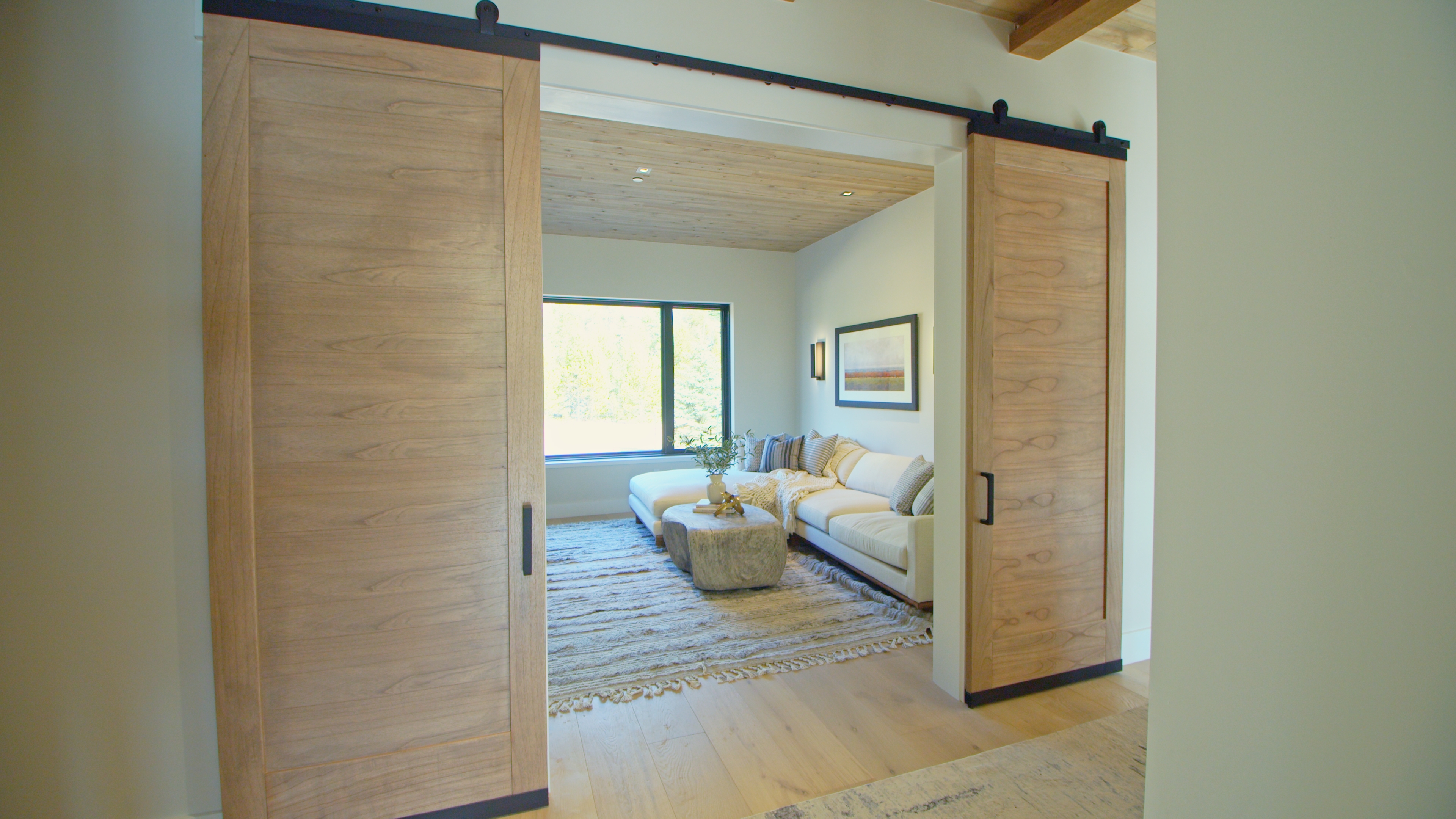 MODA® interior doors  from Jeld-Wen complement the warm natural wood interior while providing sound privacy and style. 